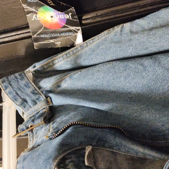 Clothes - Picture 8 of 11